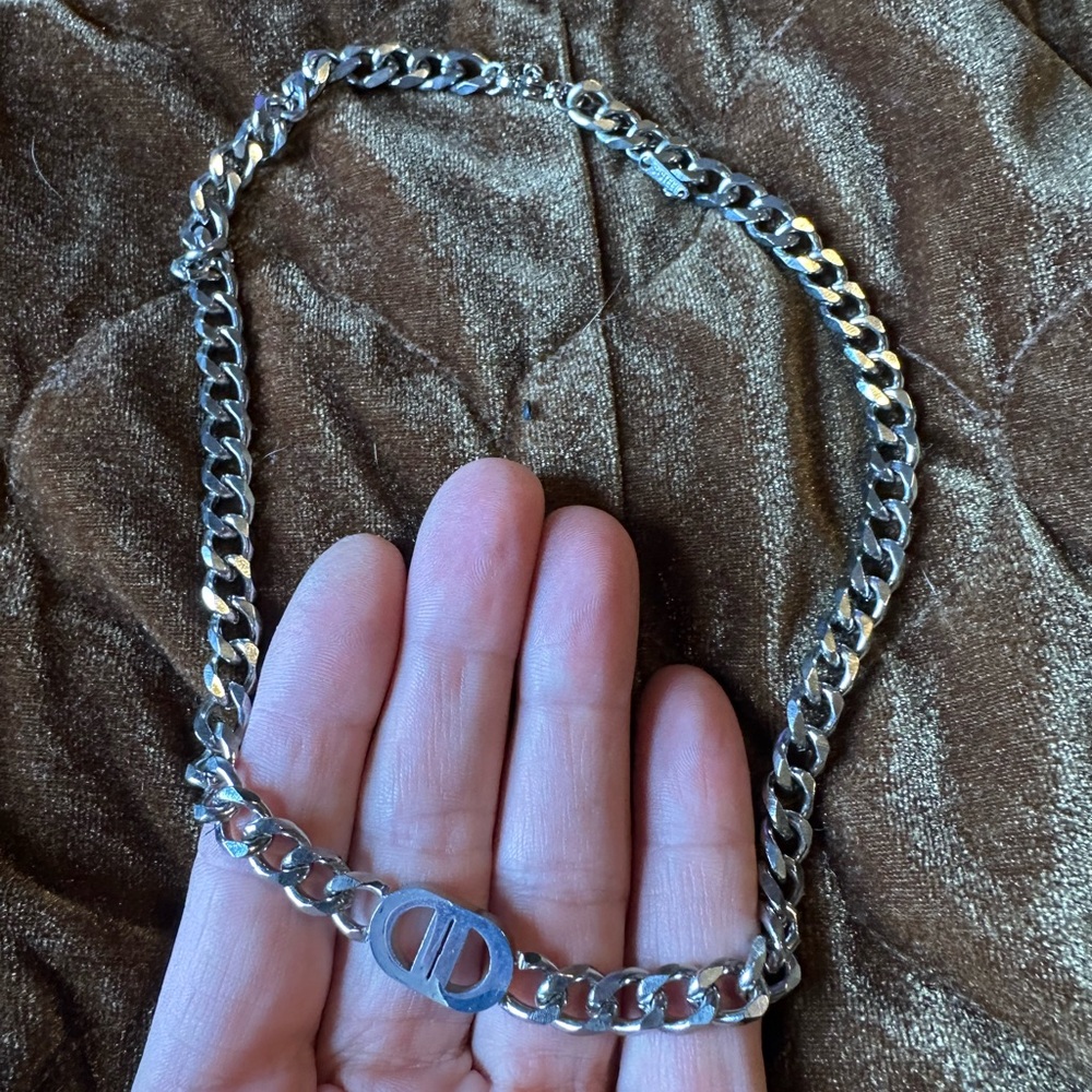 Chunky Chain Logo Link